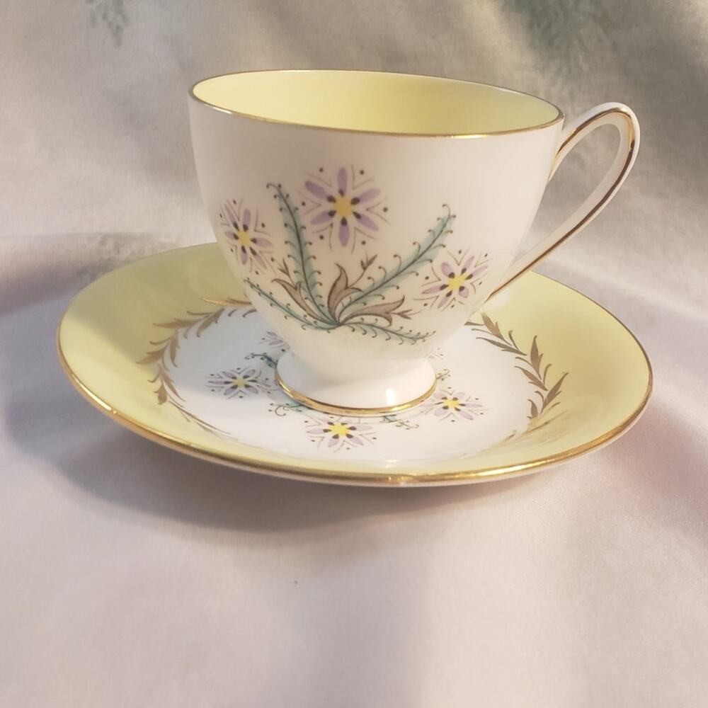 Royal Standard Fine Bone China England Vintage Cup & Saucer Set "Minuet"